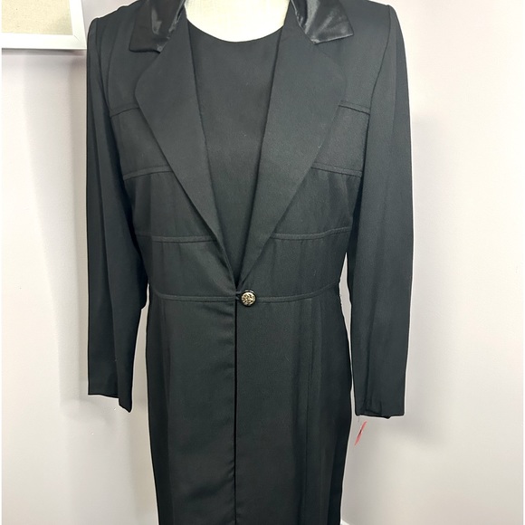 Women’s long sleeve size 8 black one piece dress. Jacket look-but all attached. - Picture 3 of 11